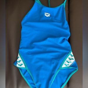 Arena One Piece Training Swimsuit Size 28